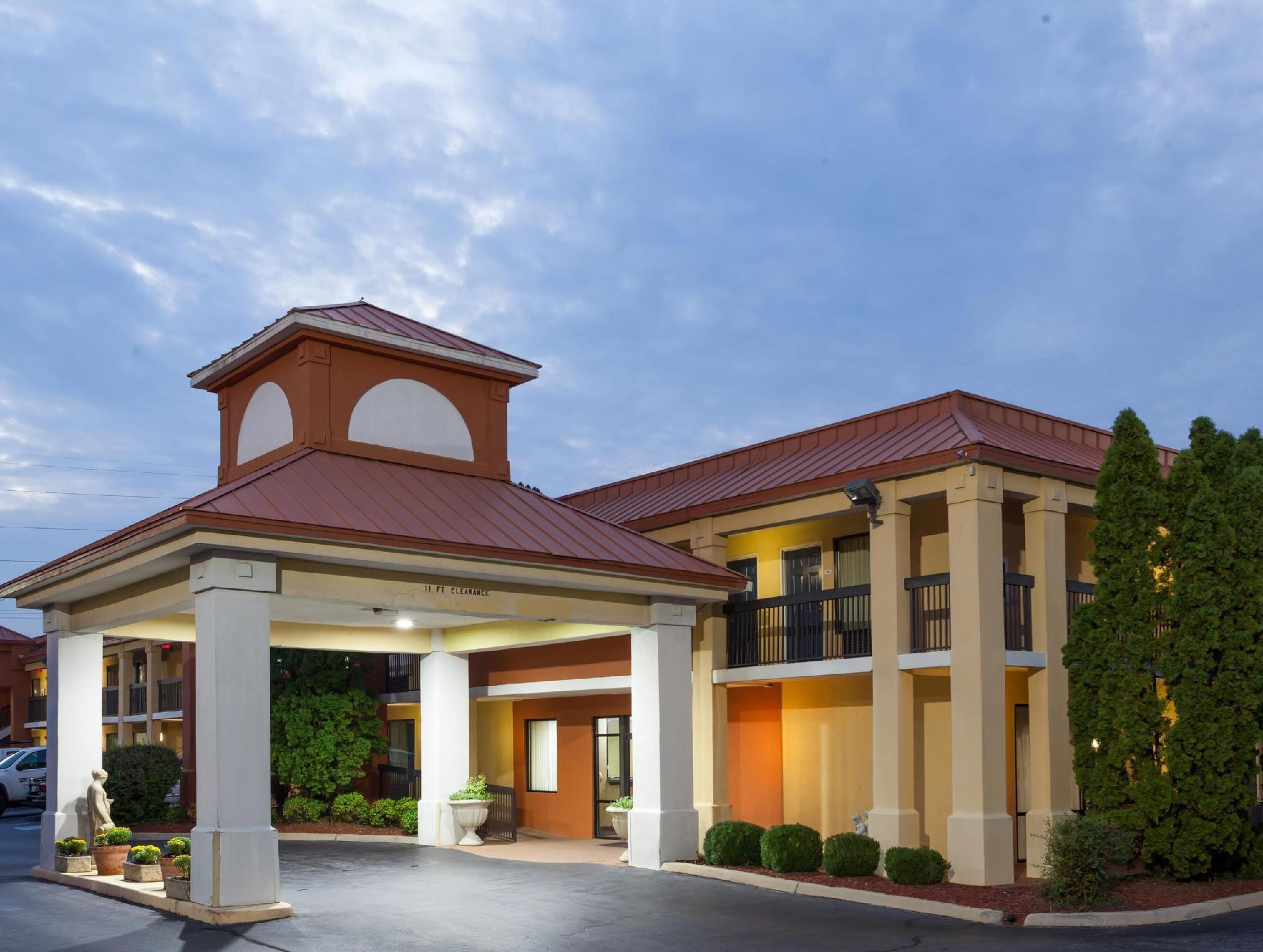 Baymont By Wyndham Covington Hotel Exterior photo