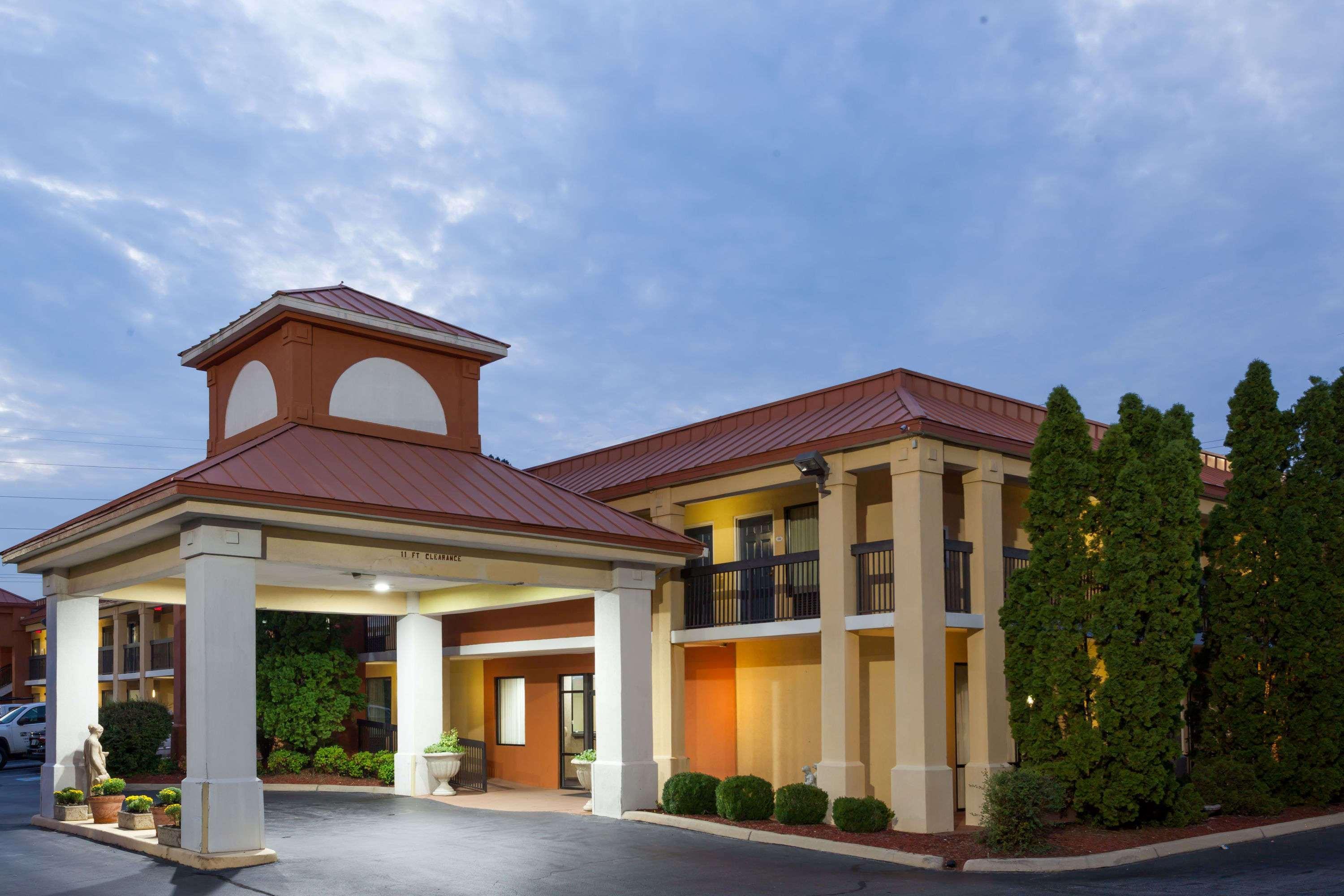 Baymont By Wyndham Covington Hotel Exterior photo